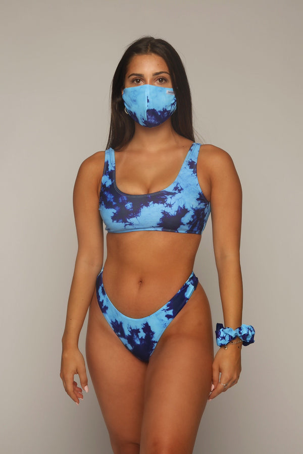 Check out the Ari Blue Raspberry Mask. A great quality set that will meet all your needs.
